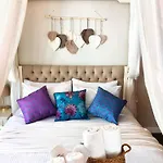 Beyaz Kapi Boutique