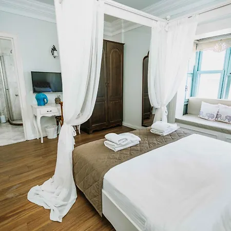 Beyaz Kapi Boutique Couette-café