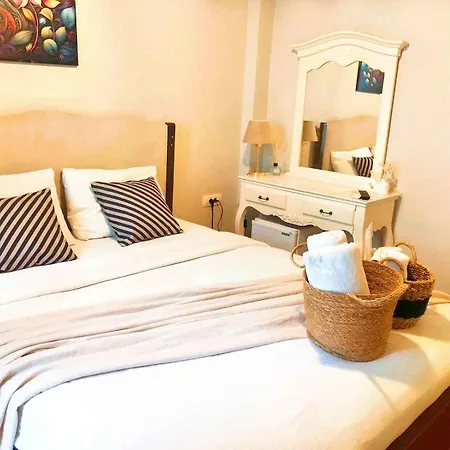 Beyaz Kapi Boutique Couette-café Alaçatı