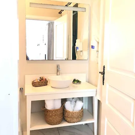 Bed & Breakfast Beyaz Kapi Boutique Alaçatı