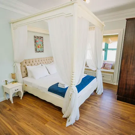 Beyaz Kapi Boutique Bed & Breakfast Alacati