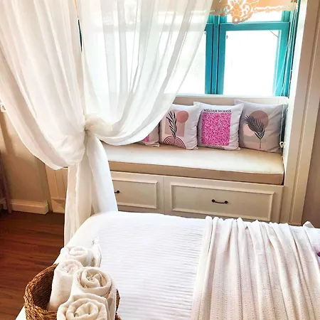 Beyaz Kapi Boutique Bed and breakfast Alaçatı
