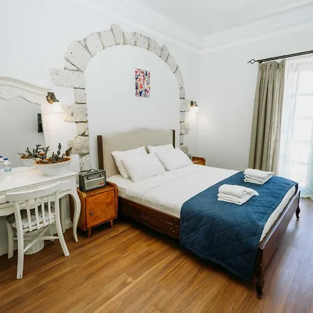 Beyaz Kapi Boutique